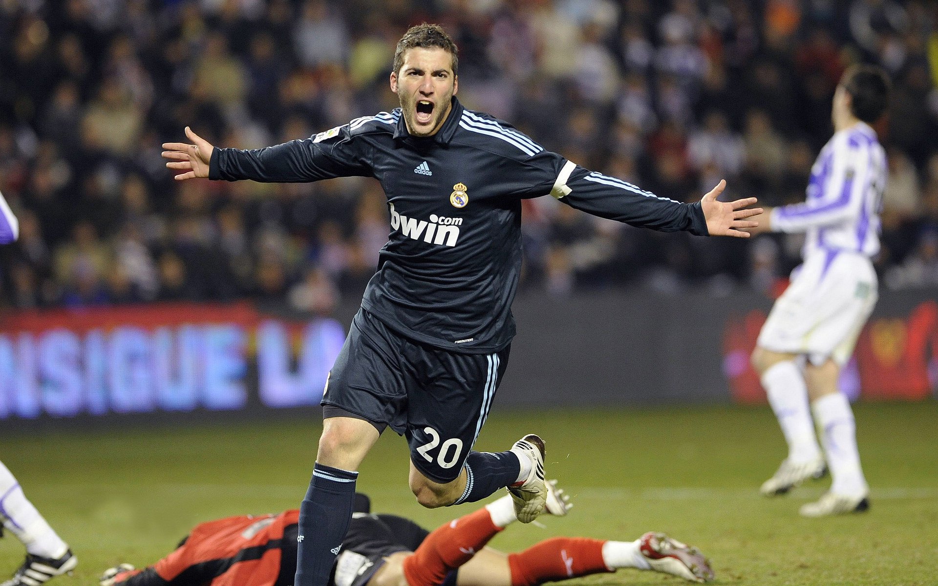 开云体育中国官网-雷霆掀翻勇士，欧冠淘汰赛焦点战的启示